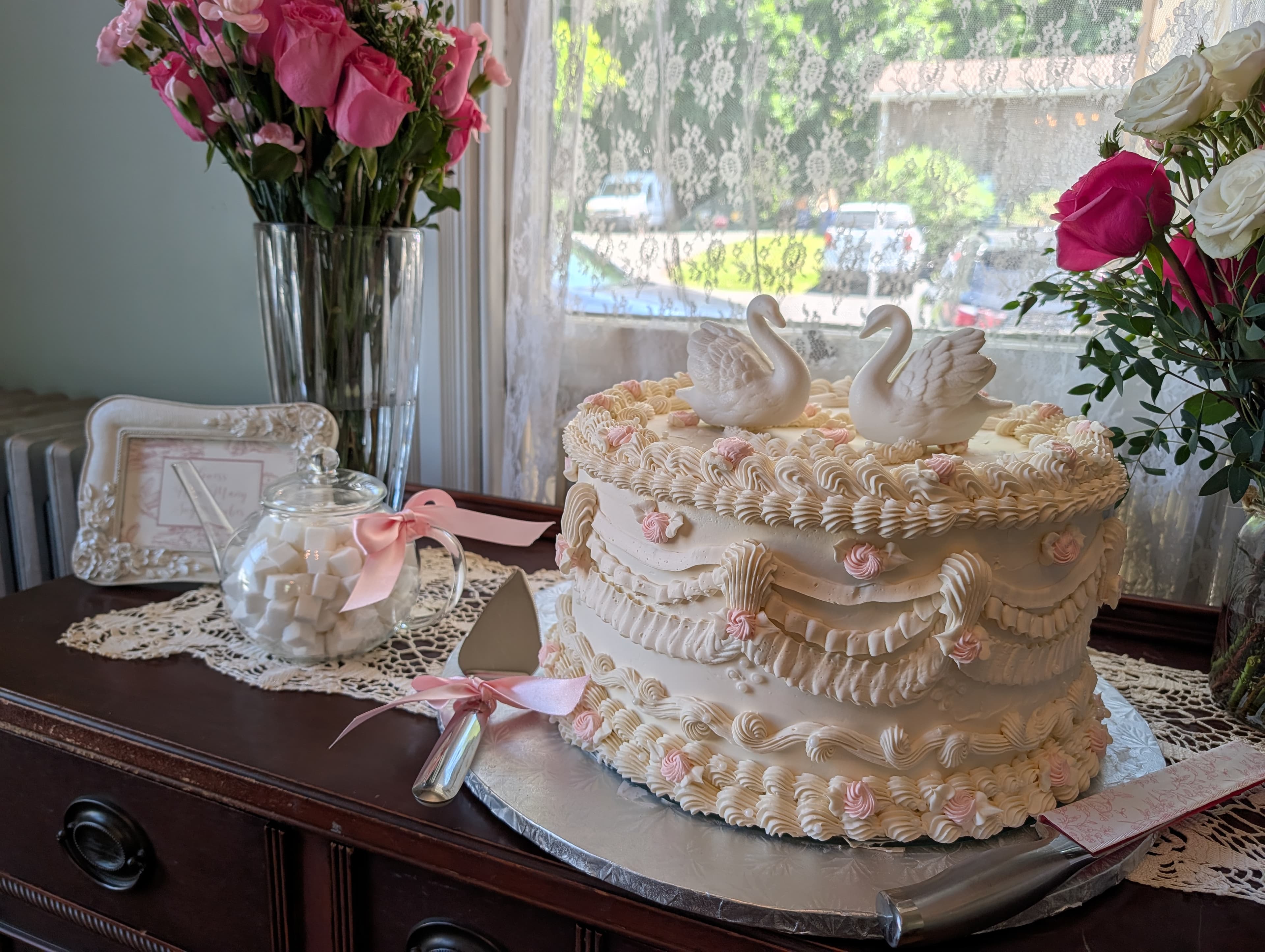 Elegant bridal shower cake centerpiece at The Tea Trolley